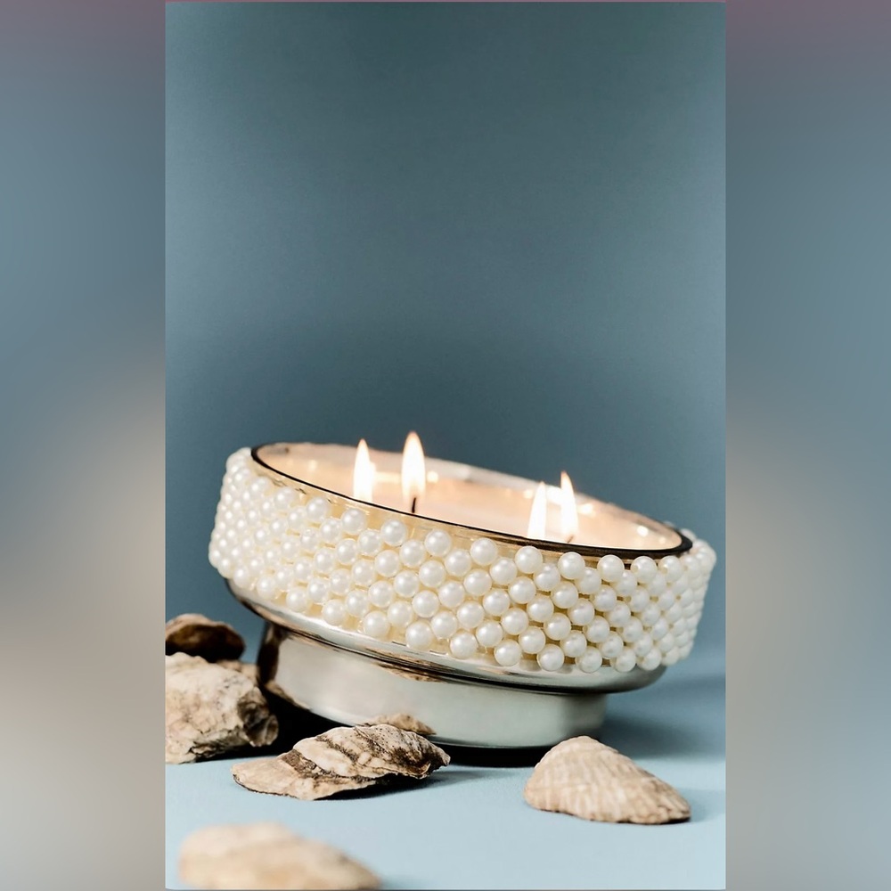 ▪️NWT Anthropologie Pearl Cuff Woody Crisp Cedar Glass Pedestal Candle-L
